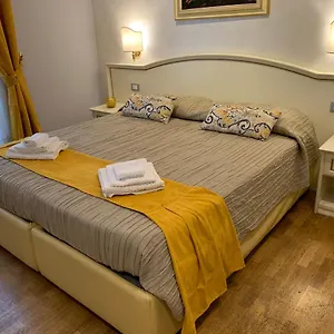 Bed and breakfast Domus Via Veneto, Roma