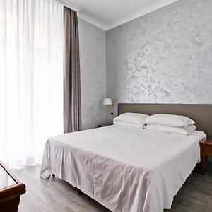 Hotel Invictus, Roma